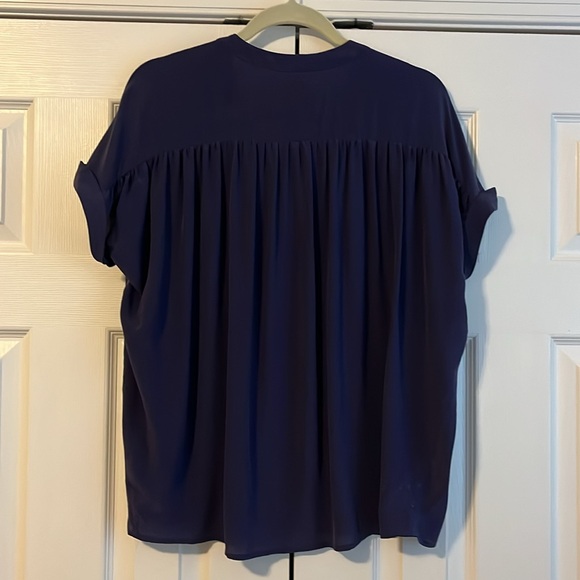 Chaser Woman’s silk feel top NWOT - Picture 3 of 4